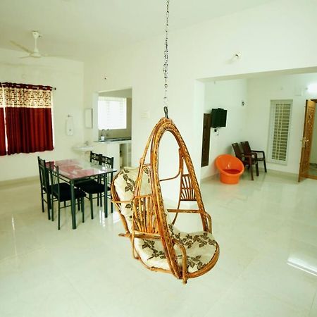 Truelife Homestays - Alamelu Avenue - Fully Furnished Ac 2Bhk Apartments In Tirupati - Walkable To Restaurants & Super Market - Fast Wifi - Kitchen - Easy Access To Airport, Railway Station, Sri Padmavathi & Tirumala Temple Dış mekan fotoğraf