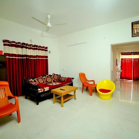 Truelife Homestays - Alamelu Avenue - Fully Furnished Ac 2Bhk Apartments In Tirupati - Walkable To Restaurants & Super Market - Fast Wifi - Kitchen - Easy Access To Airport, Railway Station, Sri Padmavathi & Tirumala Temple Dış mekan fotoğraf