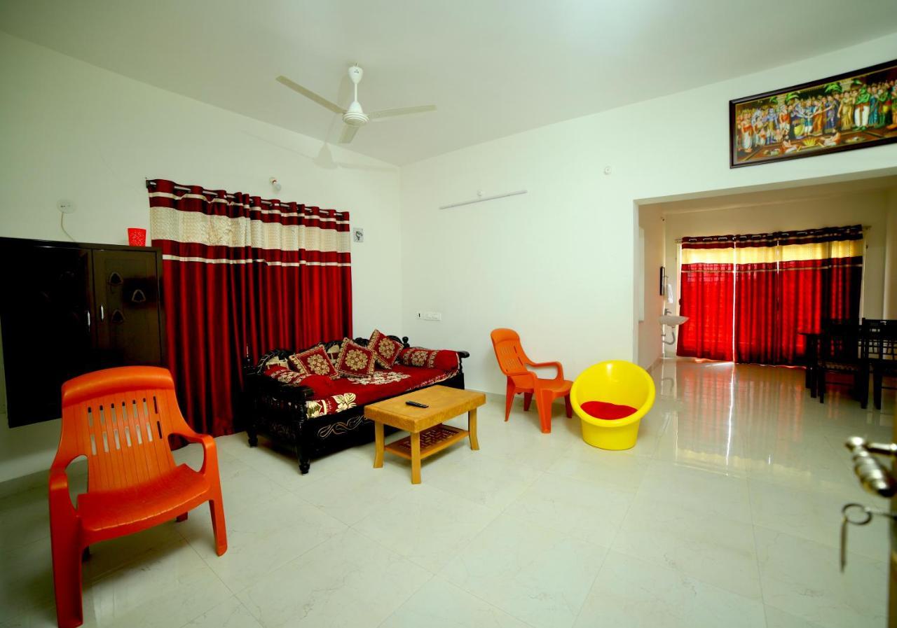 Truelife Homestays - Alamelu Avenue - Fully Furnished Ac 2Bhk Apartments In Tirupati - Walkable To Restaurants & Super Market - Fast Wifi - Kitchen - Easy Access To Airport, Railway Station, Sri Padmavathi & Tirumala Temple Dış mekan fotoğraf