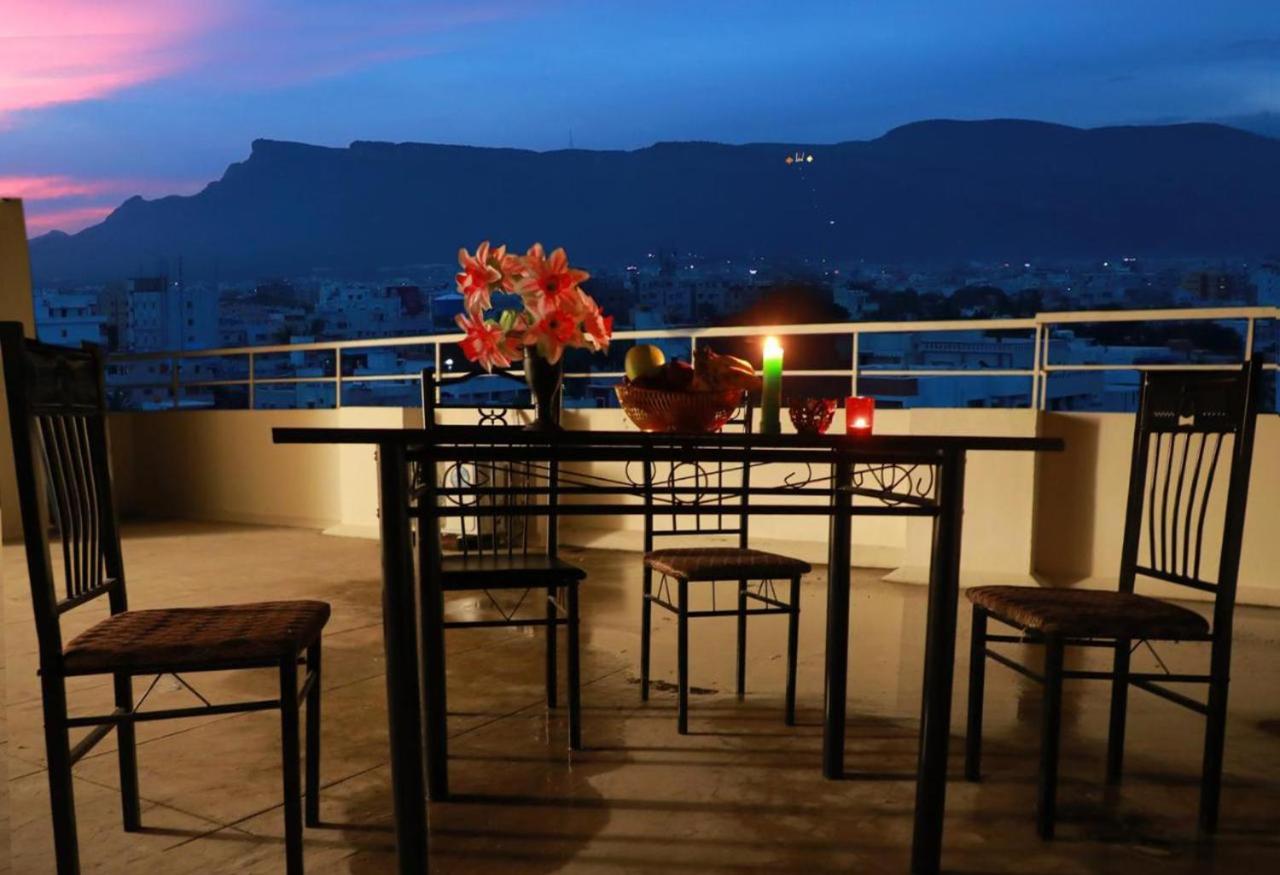 Truelife Homestays - Alamelu Avenue - Fully Furnished Ac 2Bhk Apartments In Tirupati - Walkable To Restaurants & Super Market - Fast Wifi - Kitchen - Easy Access To Airport, Railway Station, Sri Padmavathi & Tirumala Temple Dış mekan fotoğraf